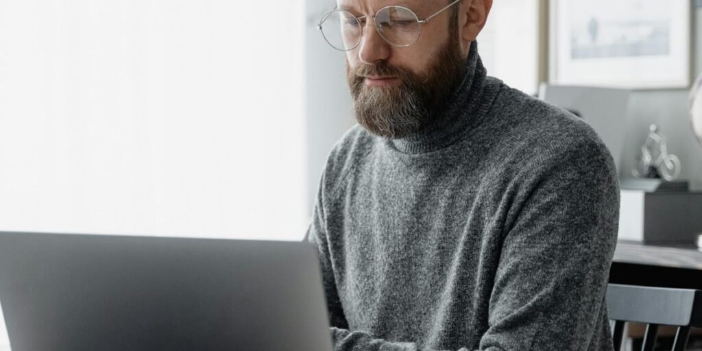 This article teaches advanced Indeed tactics to speed up and sharpen your remote sales job hunt so you stop wading through irrelevant or fraudulent listings. It...