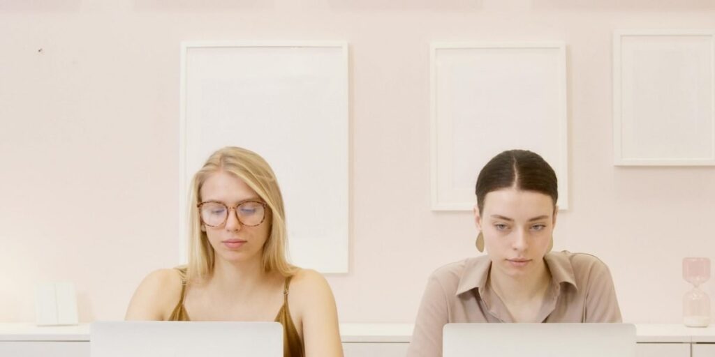 This guide shows job seekers how to find legitimate remote sales roles at Amazon using the company's official Amazon Job Finder, why those roles are worth pursu...